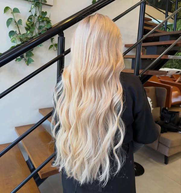 Loiro longo com ondas produzido na PerVoí